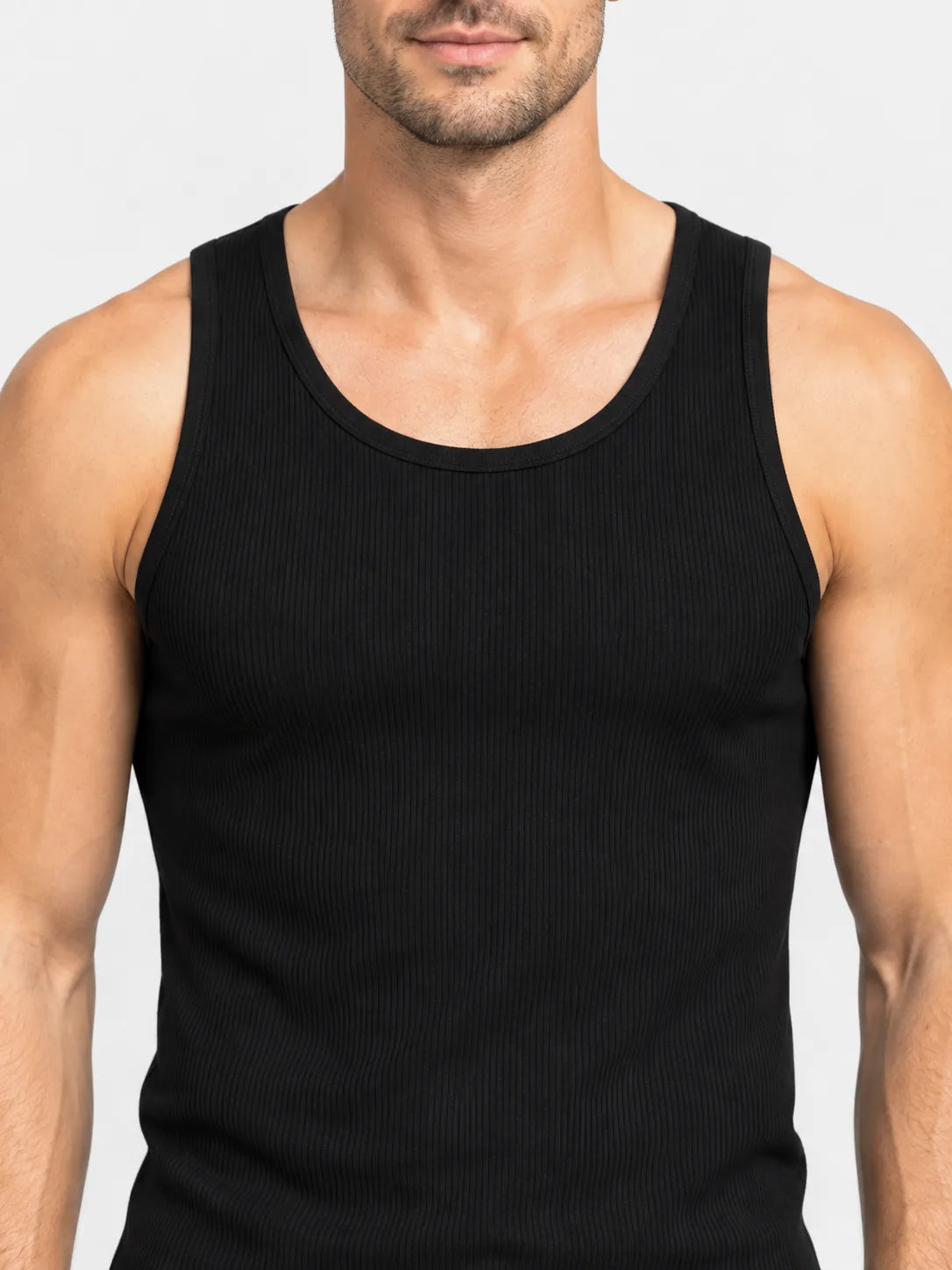 Ripp-Tanktop in Schwarz, Detail: Ripp und Kragen