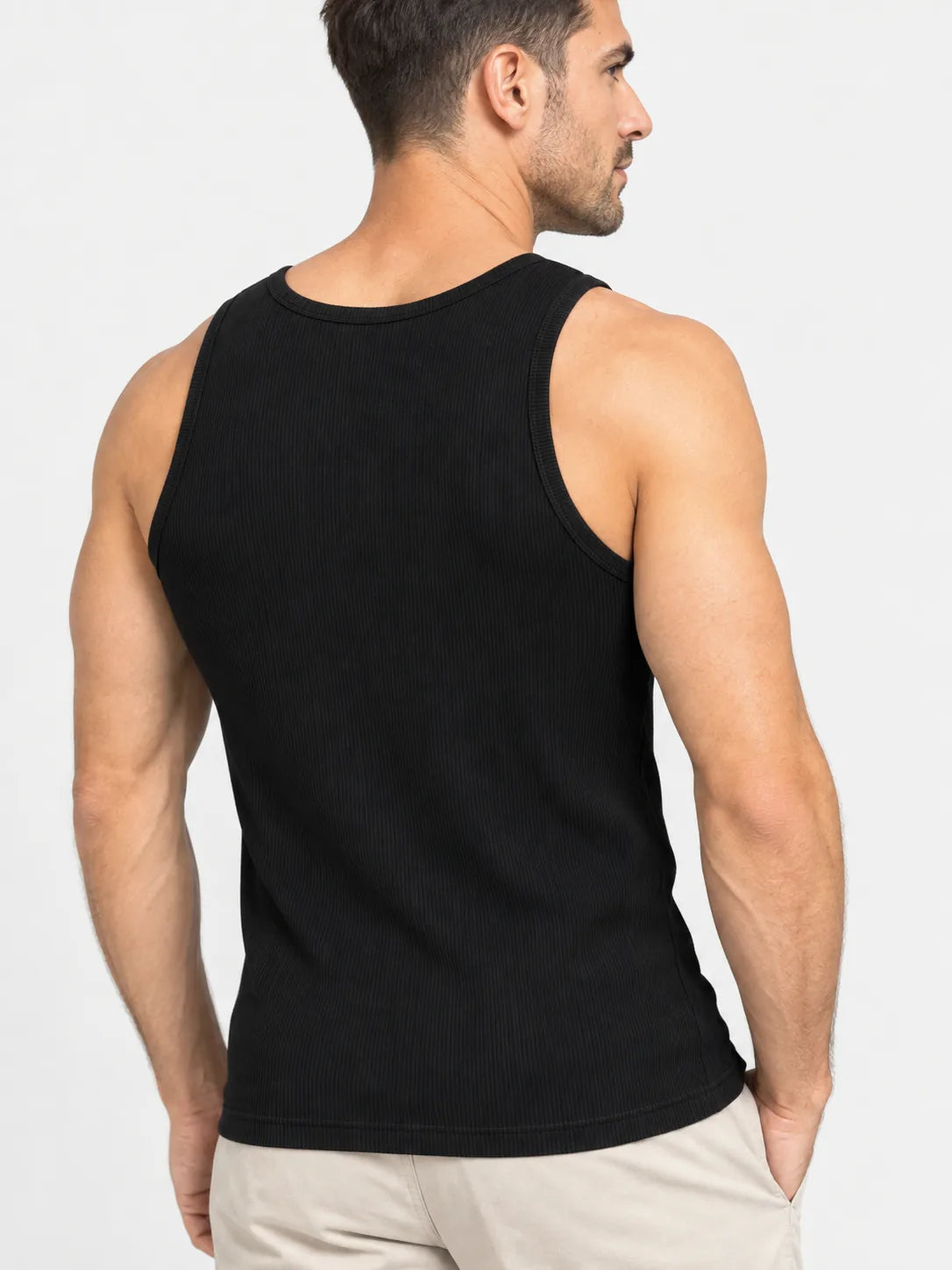 Ripp-Tanktop in Schwarz, Detail: Armausschnitt